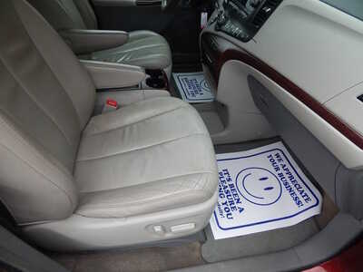 2013 Toyota Sienna, $9950. Photo 12