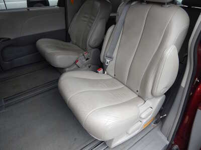 2013 Toyota Sienna, $9950. Photo 9