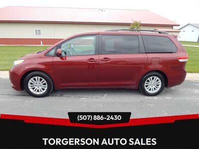 2013 Toyota Sienna, $9950. Photo 1