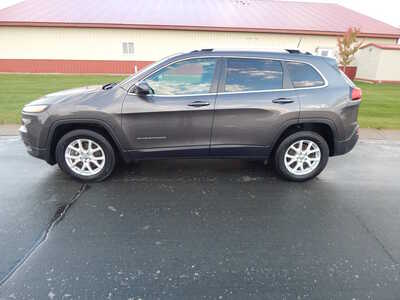 2018 Jeep Cherokee, $10900. Photo 2