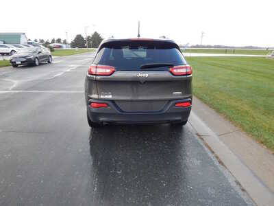 2018 Jeep Cherokee, $10900. Photo 3