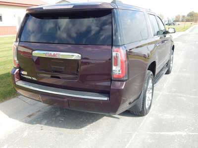 2017 GMC Yukon XL, $17950. Photo 4
