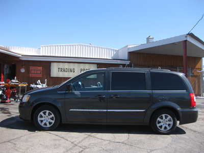2012 Chrysler Town & Country, $10900. Photo 1