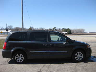 2012 Chrysler Town & Country, $10900. Photo 3