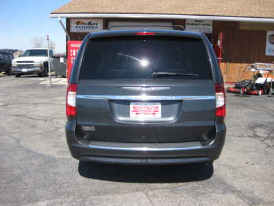 2012 Chrysler Town & Country, $10900. Photo 4