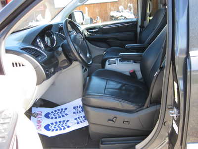 2012 Chrysler Town & Country, $10900. Photo 5
