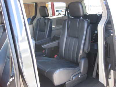 2012 Chrysler Town & Country, $10900. Photo 6