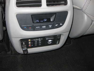 2016 Honda Pilot, $20900. Photo 7