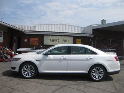 2018 Ford Taurus, $12900. Photo 1