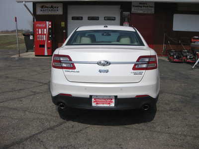 2018 Ford Taurus, $12900. Photo 4
