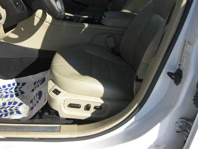 2018 Ford Taurus, $12900. Photo 5