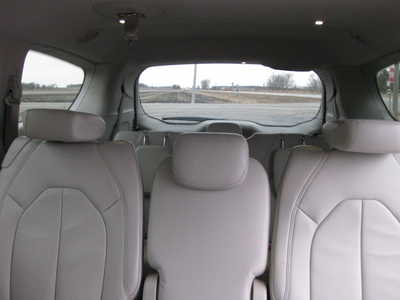 2017 Chrysler Pacifica, $16900. Photo 7