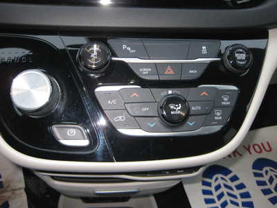 2017 Chrysler Pacifica, $16900. Photo 9