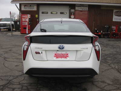 2017 Toyota Prius, $16900. Photo 4