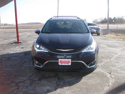 2018 Chrysler Pacifica, $18900. Photo 2
