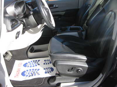 2018 Chrysler Pacifica, $18900. Photo 5