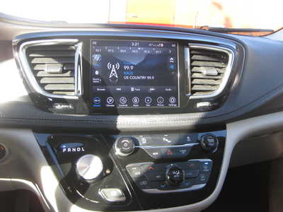 2018 Chrysler Pacifica, $18900. Photo 8