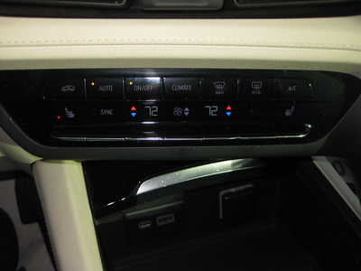 2022 Buick Envision, $25900. Photo 9