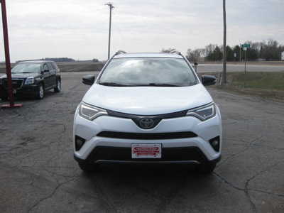 2018 Toyota RAV4, $20900. Photo 2
