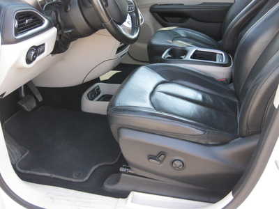 2021 Chrysler Pacifica, $21900. Photo 5