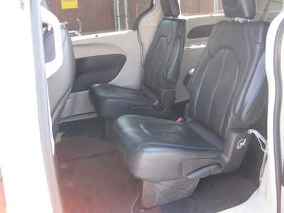 2021 Chrysler Pacifica, $21900. Photo 6