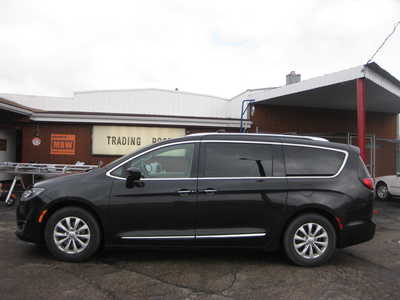 2018 Chrysler Pacifica, $16900. Photo 1