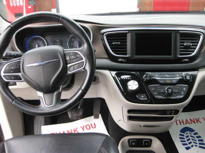 2018 Chrysler Pacifica, $16900. Photo 8