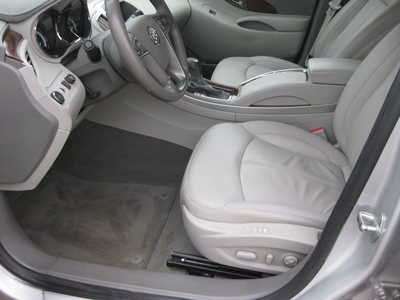 2010 Buick LaCrosse, $13900. Photo 5