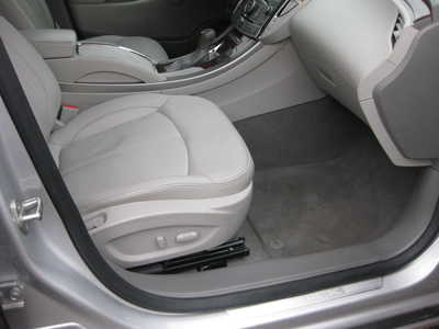 2010 Buick LaCrosse, $13900. Photo 6