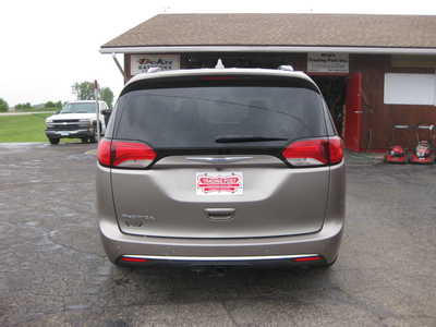 2018 Chrysler Pacifica, $16900. Photo 4