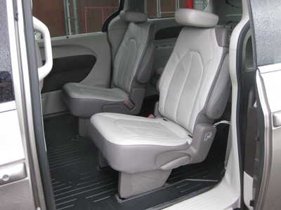 2018 Chrysler Pacifica, $16900. Photo 6