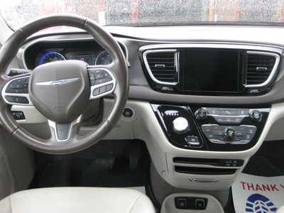 2018 Chrysler Pacifica, $16900. Photo 7