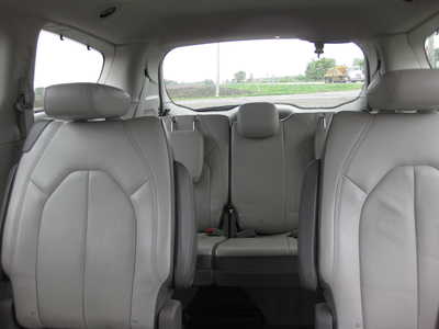2018 Chrysler Pacifica, $16900. Photo 8