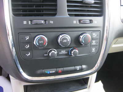 2015 Dodge Caravan, Grand, $12900. Photo 9