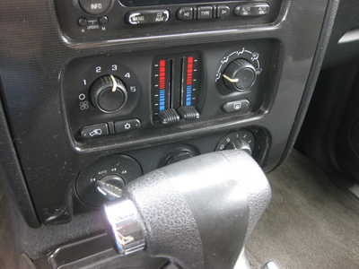 2006 GMC Envoy XL, $1395. Photo 7