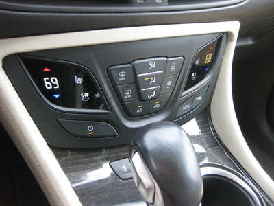 2020 Buick Envision, $22900. Photo 9