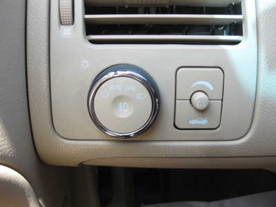 2011 Buick Lucerne, $10900. Photo 12
