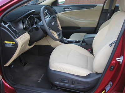 2013 Hyundai Sonata, $7995. Photo 5