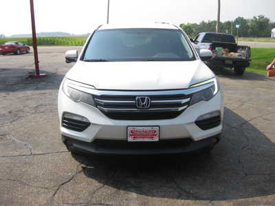2017 Honda Pilot, $17900. Photo 2