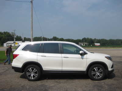 2017 Honda Pilot, $17900. Photo 3