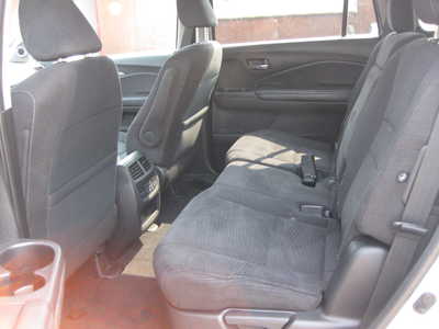 2017 Honda Pilot, $17900. Photo 6