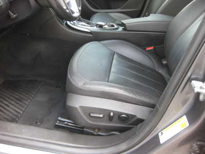 2011 Buick Regal, $8995. Photo 5