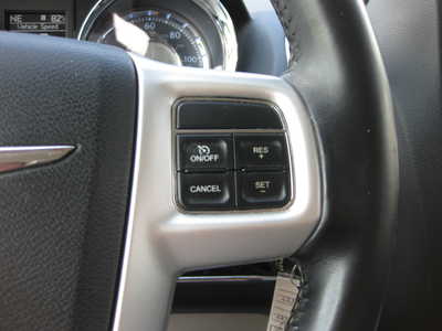 2016 Chrysler Town & Country, $12900. Photo 11