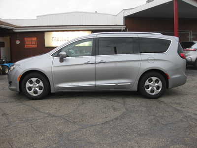2017 Chrysler Pacifica, $16900. Photo 1