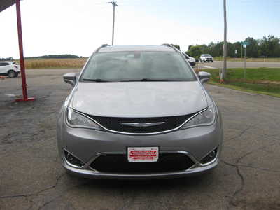 2017 Chrysler Pacifica, $17900. Photo 2