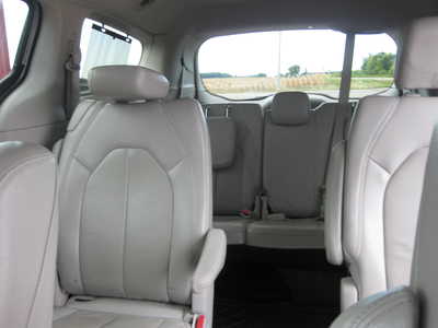 2017 Chrysler Pacifica, $17900. Photo 8