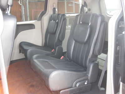 2016 Chrysler Town & Country, $12900. Photo 7