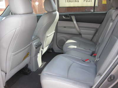 2012 Toyota Highlander, $13900. Photo 6