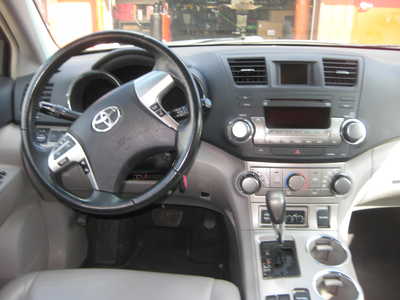 2012 Toyota Highlander, $13900. Photo 7