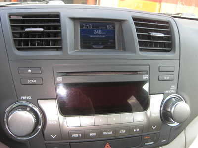 2012 Toyota Highlander, $13900. Photo 11